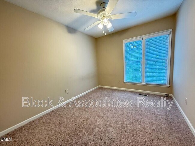 Building Photo - 120 Greenmont Ln