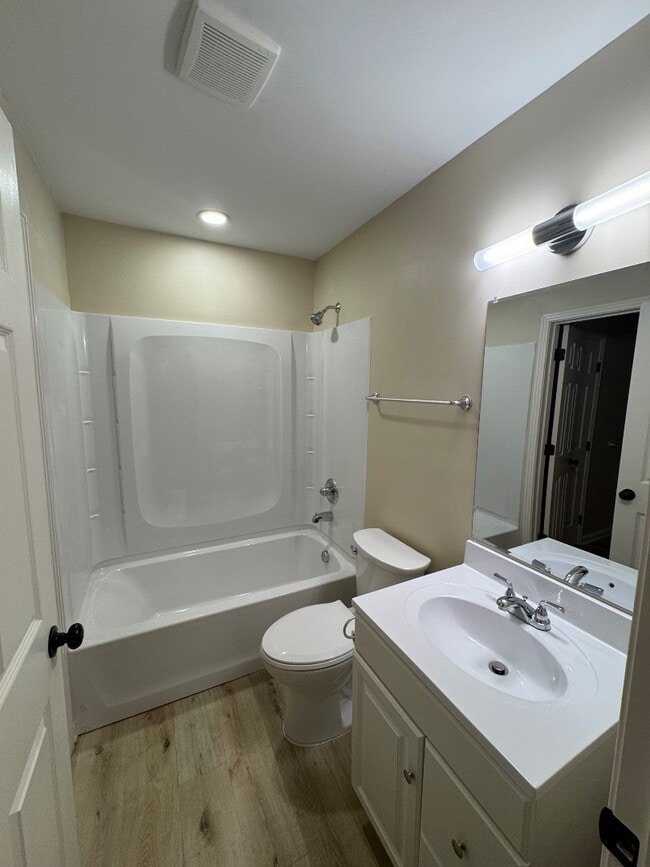 Building Photo - 111 Land Ct