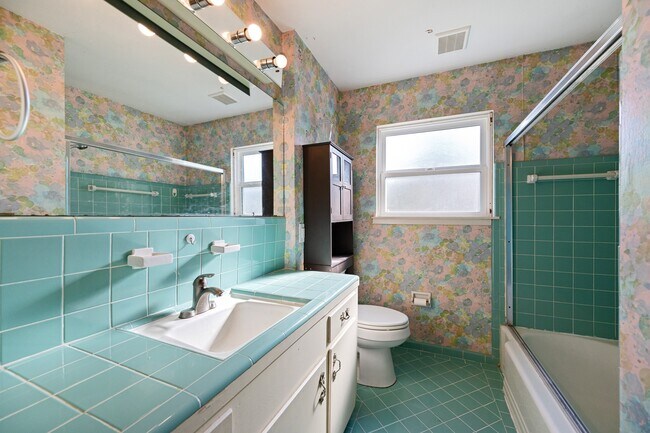 Building Photo - 8110 Bob White Dr