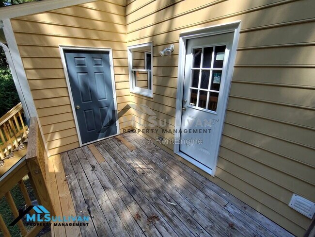 Building Photo - 2211 Peppertree St