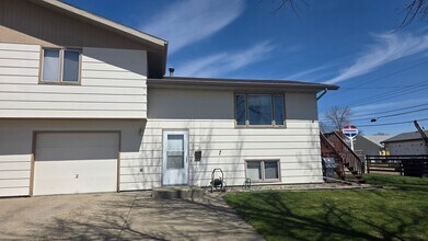 Building Photo - Cute Twinhome is South/Central Bismarck