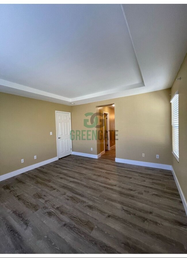 Building Photo - Price Reduced-545 Centre Ct Tracy Ready fo...