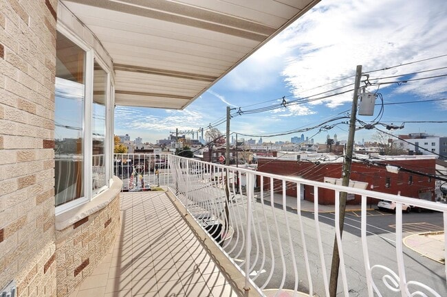 Building Photo - 1150 70th St