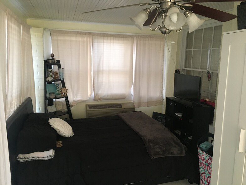 Bedroom Main Floor. Room has personal heater and air conditioner. - 1304 Dunklin St