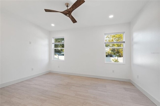 Building Photo - 2727 W Chestnut St