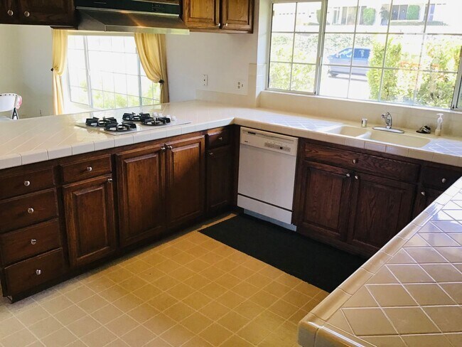 Building Photo - Panoramic views from 4 bedroom in Camarillo!