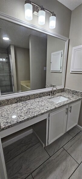 Building Photo - 12718 Hilltop Dr