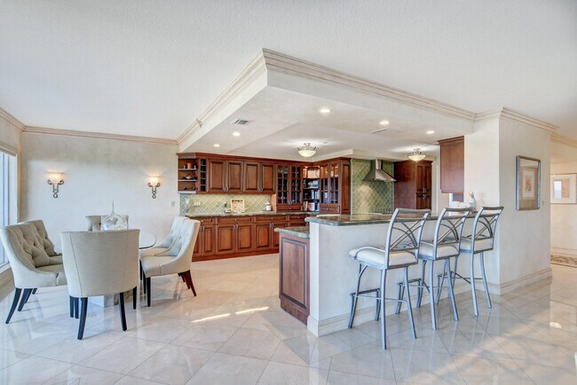 Building Photo - 4301 N Ocean Blvd