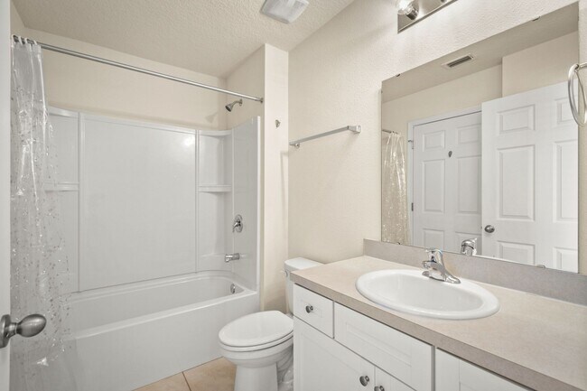 Building Photo - Charming 3-Bedroom Townhome for Rent in Wh...