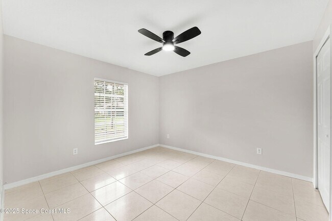 Building Photo - 158 Empress Ave