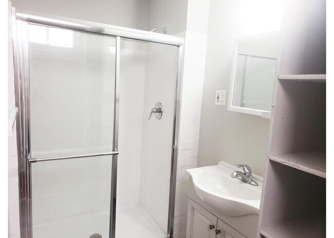 Building Photo - 3218 Bishop St