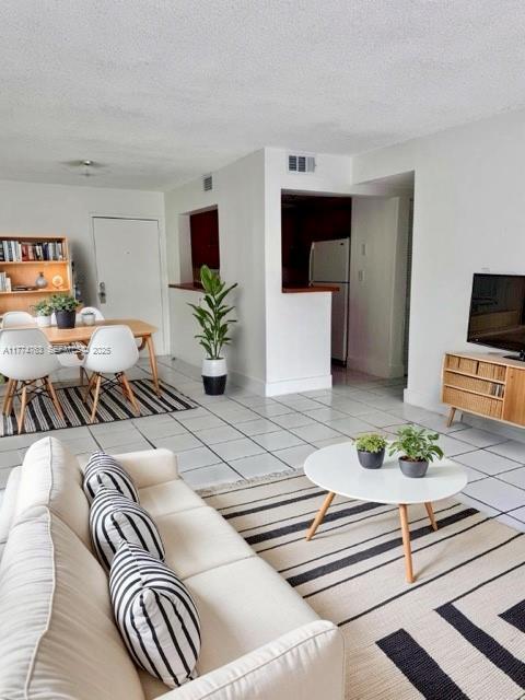 Building Photo - 9678 Fontainebleau Blvd