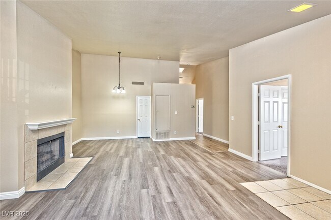 Building Photo - 2839 Blue Bonnet Dr