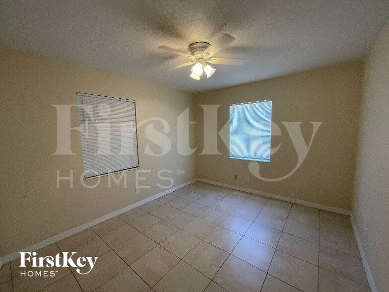 Building Photo - 4304 N Shore Dr