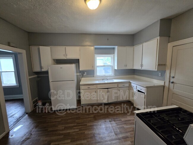 Building Photo - 378 E 156th St