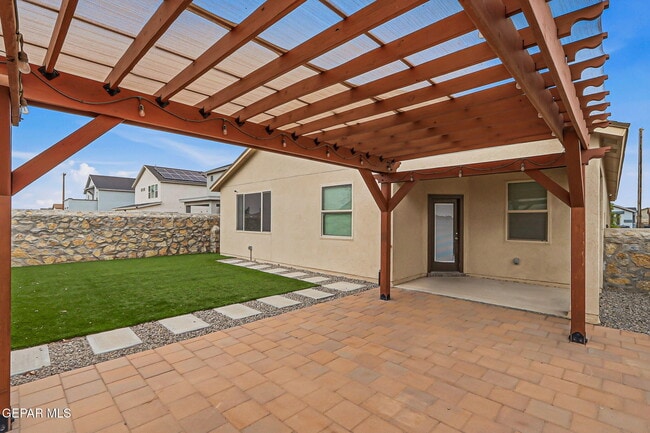 Building Photo - 4717 Christian Azcarate St