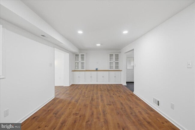 Building Photo - 709 N Pryor St