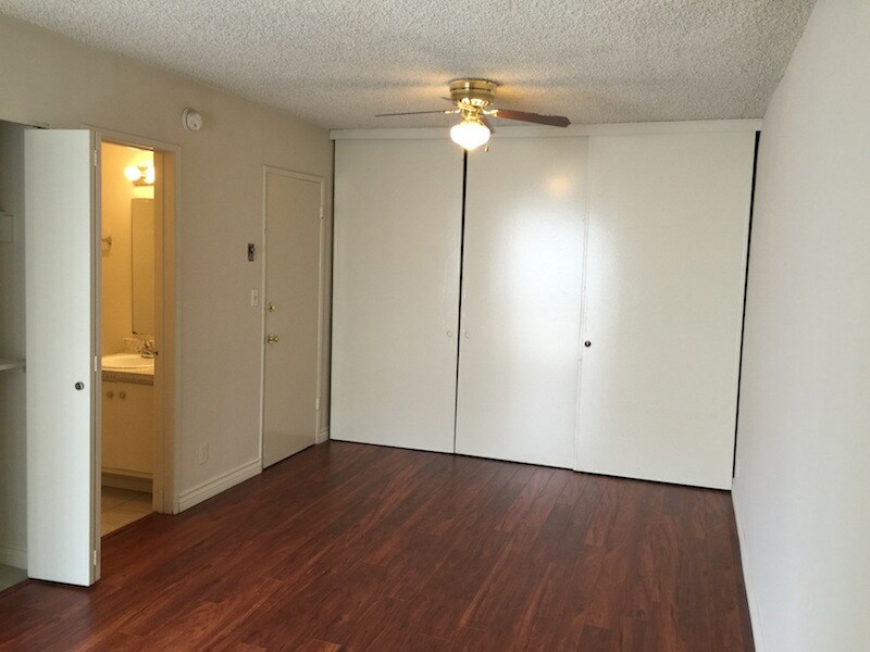 Building Photo - 530 Veteran Ave