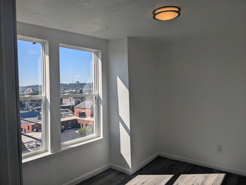 Building Photo - 227 Renner St