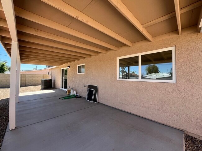 Building Photo - Fully Remodeled 3 Bd 2 Ba in Scottsdale!