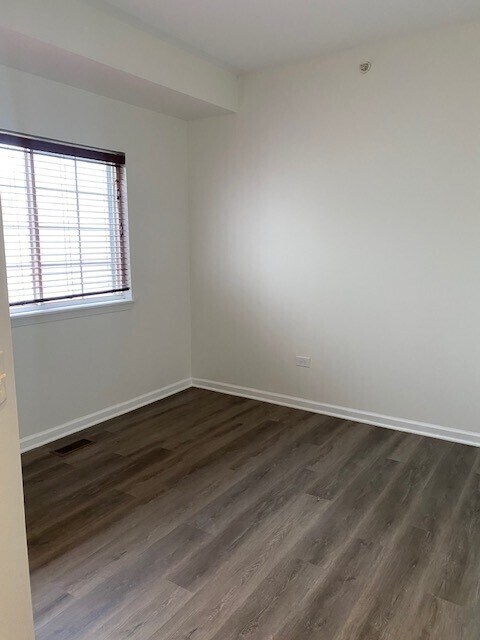 Building Photo - 1105 Cambria Ln S