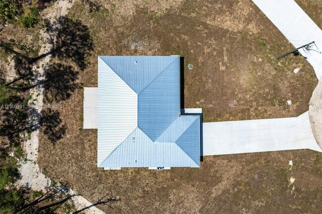 Building Photo - 2004 Rosa Ct