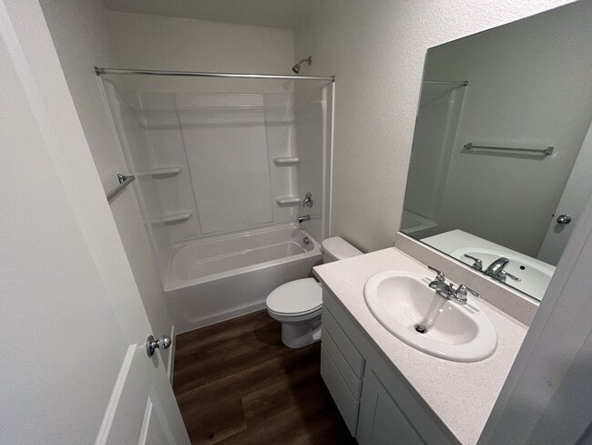 Building Photo - $500 MOVE IN SPECIAL OFF FIRST MONTHS RENT