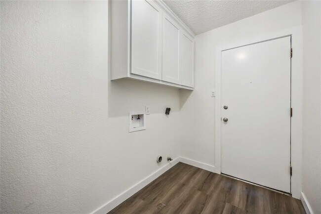 Building Photo - 12418 A Bar Dr