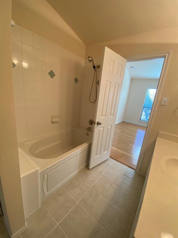 Building Photo - 3101 Townbluff Dr