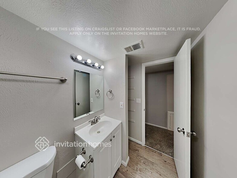Building Photo - 5731 W 75th Pl