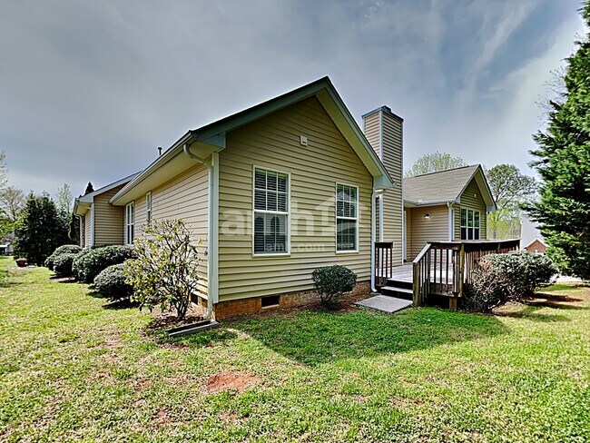 Building Photo - 601 Shiretown Ln