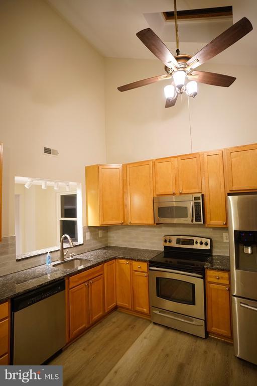 Building Photo - 6317 Early Glow Ct