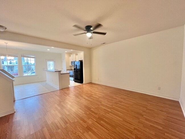 Building Photo - Excellent 3BD, 3BA Raleigh Townhome in an HOA Community