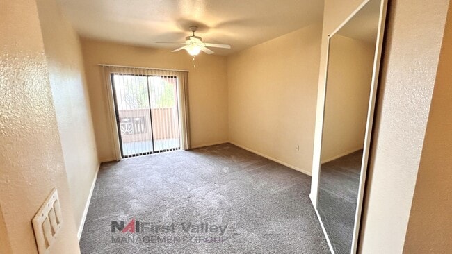 Building Photo - 2 Bedrooms, 2 Baths
