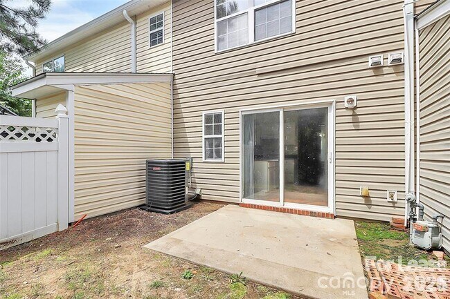 Building Photo - 411 Caddy St