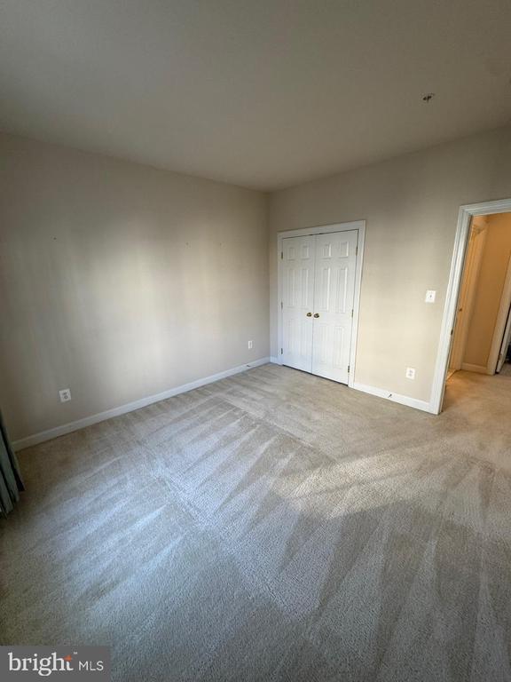 Building Photo - 9500 Hyde Pl