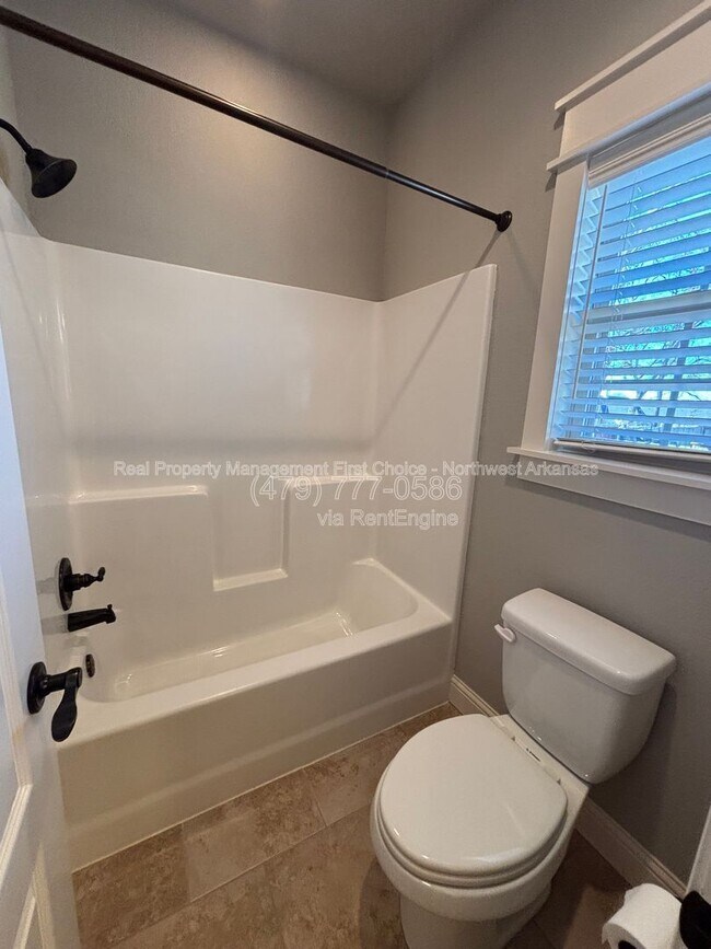 Building Photo - 1919 Sicily Ave