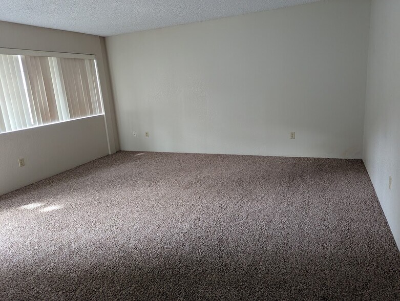 Building Photo - 1229 Burton Ct