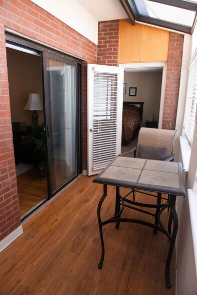 Building Photo - 534 E 7th Ave