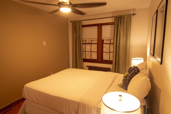 Building Photo - 1514 16th St SE