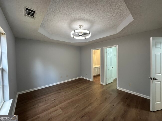 Building Photo - 6609 Saganaw Dr