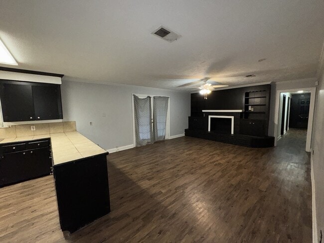 Building Photo - 1219 Shalimar Dr