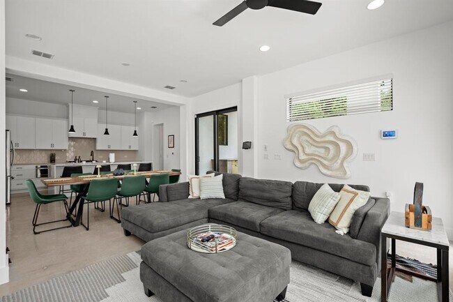 Building Photo - 1006 Winsted Ln