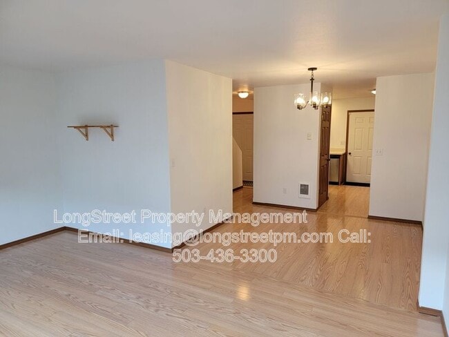 Building Photo - 3121 NE Flintlock Pl