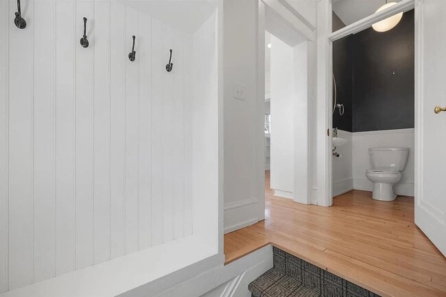 Building Photo - Charming Cape Cod Single Family