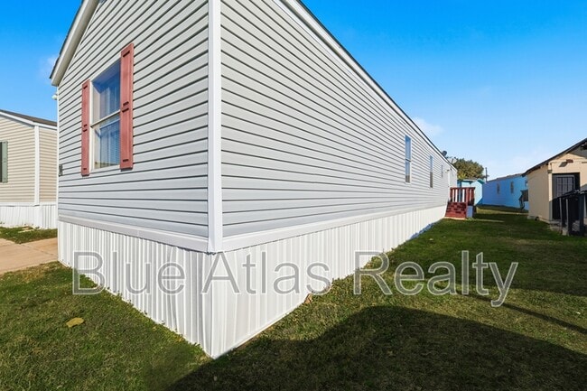 Building Photo - 825 Dawn Light Dr