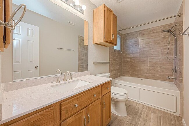 Building Photo - 6419 New World Dr