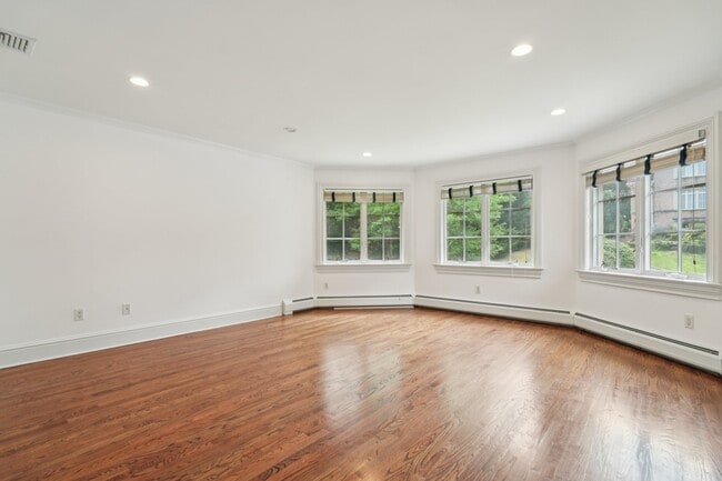 Building Photo - 55 McDermott Way