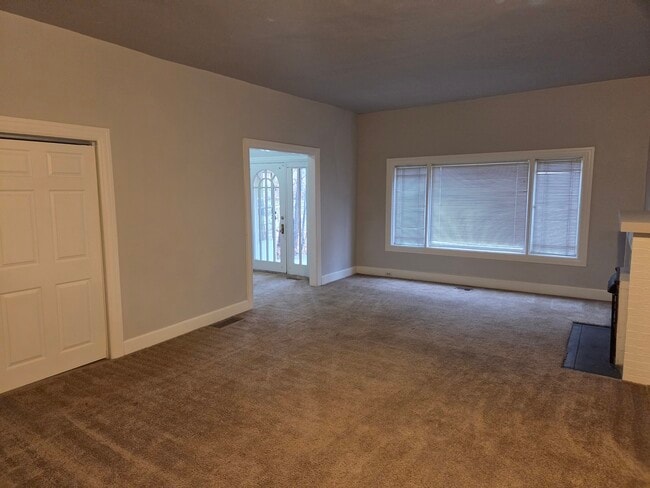 Building Photo - 1250 E 100 S