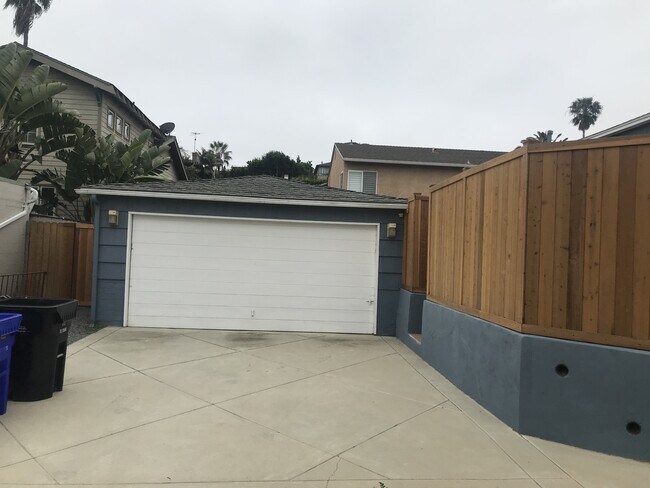 Building Photo - Beautiful Remodeled House with Large Fenced Lot and Big Garage